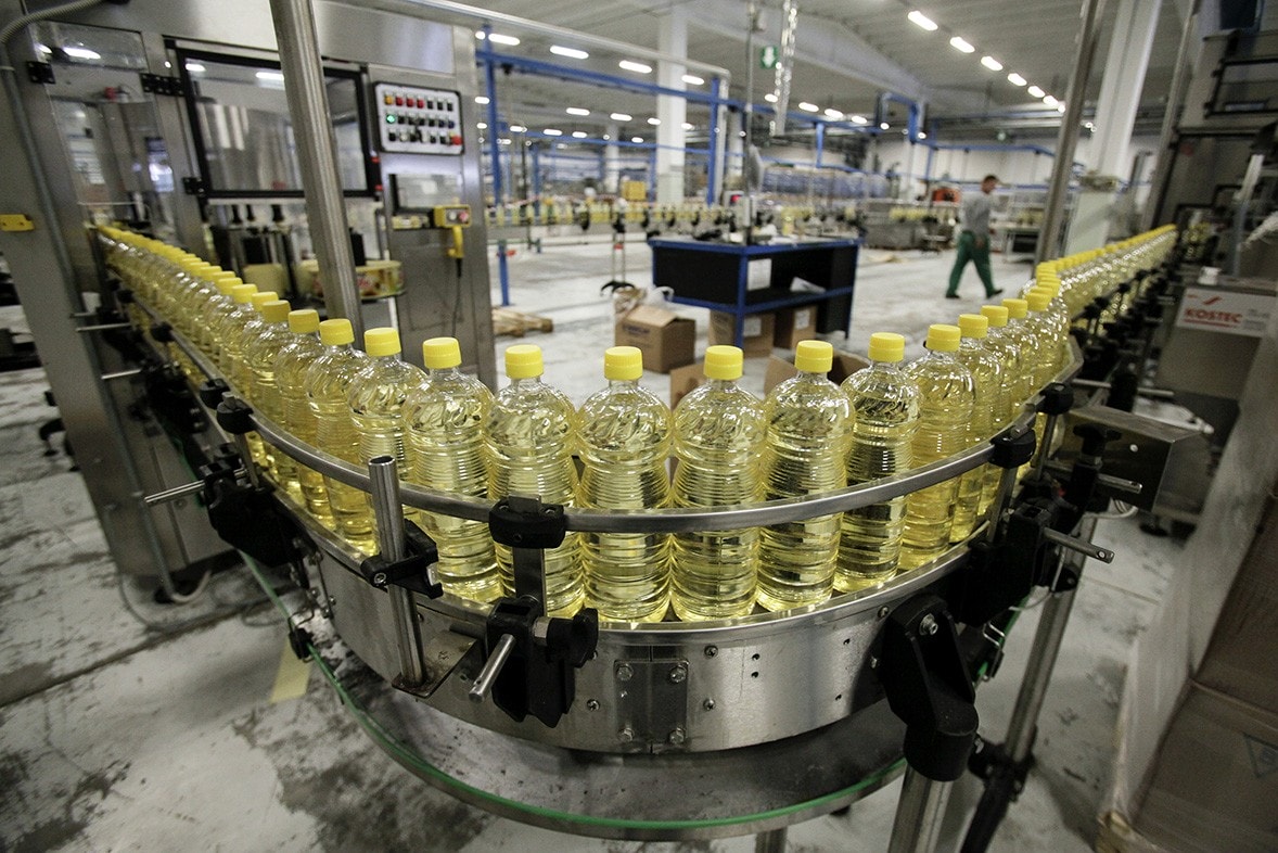 oil filling machine.jpg