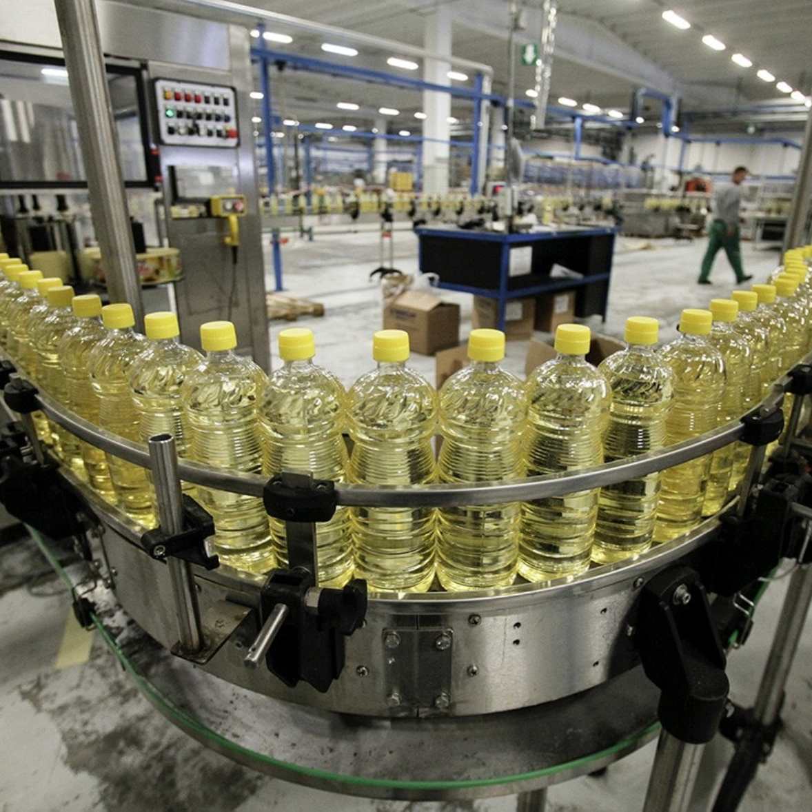 Weighing vs. Flow Meter Filling Machines: Which Is Better for Oil Filling?